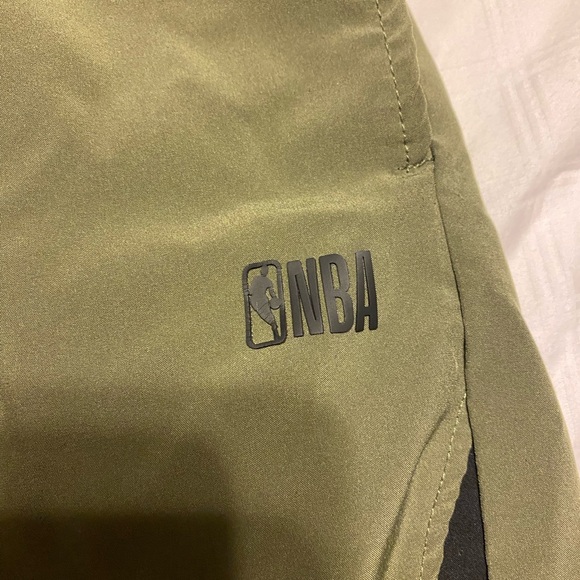 NBA logo men’s shorts medium - Picture 2 of 3